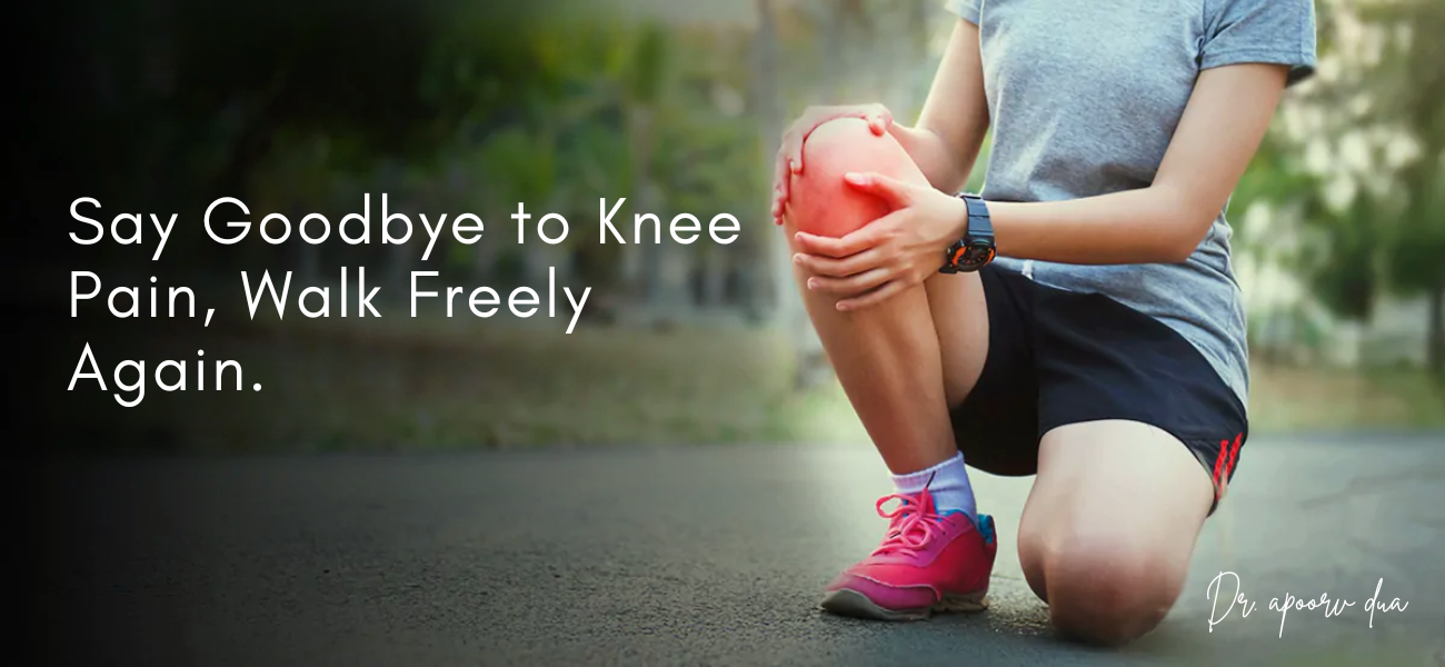 Older couple walking pain-free after knee pain treatment in South Delhi park